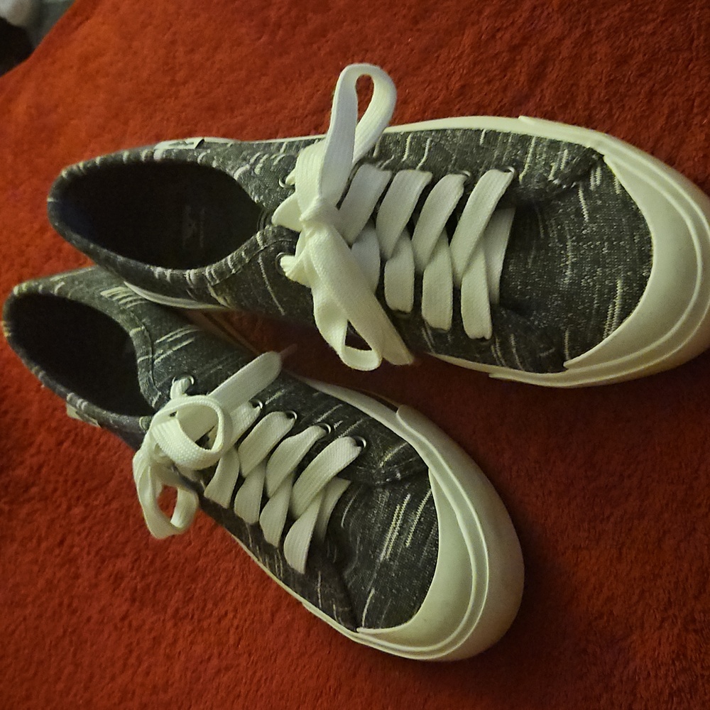 9M Rocket Dog Cap Toe Lace Up Low Top Sneakers Black And White